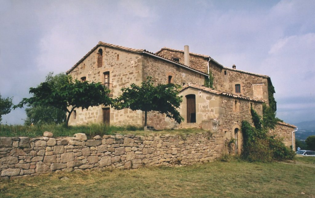Façana de l'antiga masia de Can Reig